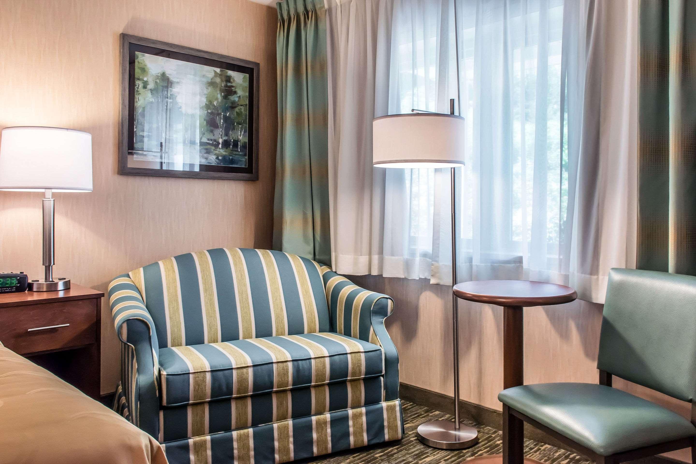 Quality Inn Бедфорд Екстер'єр фото