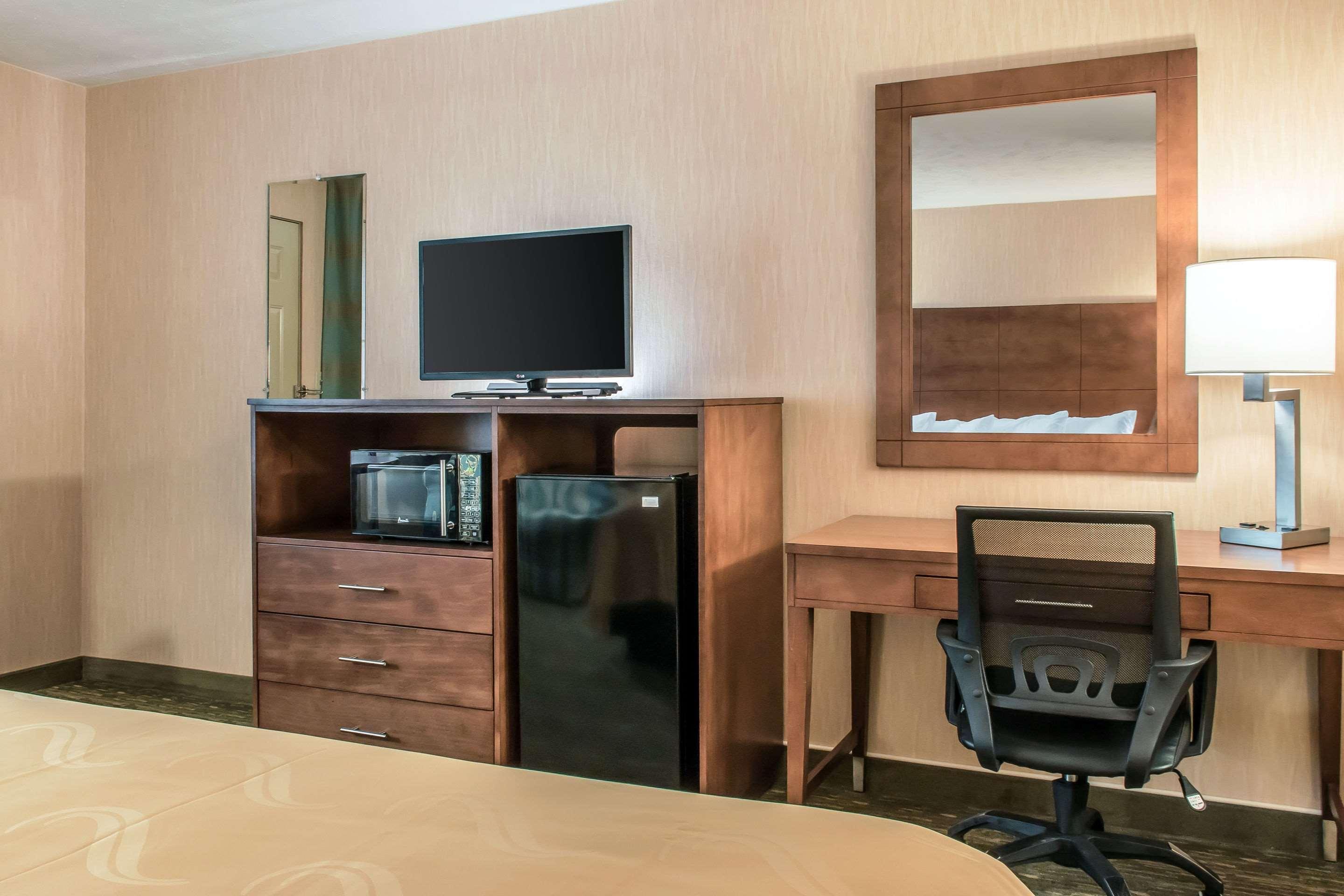 Quality Inn Бедфорд Екстер'єр фото