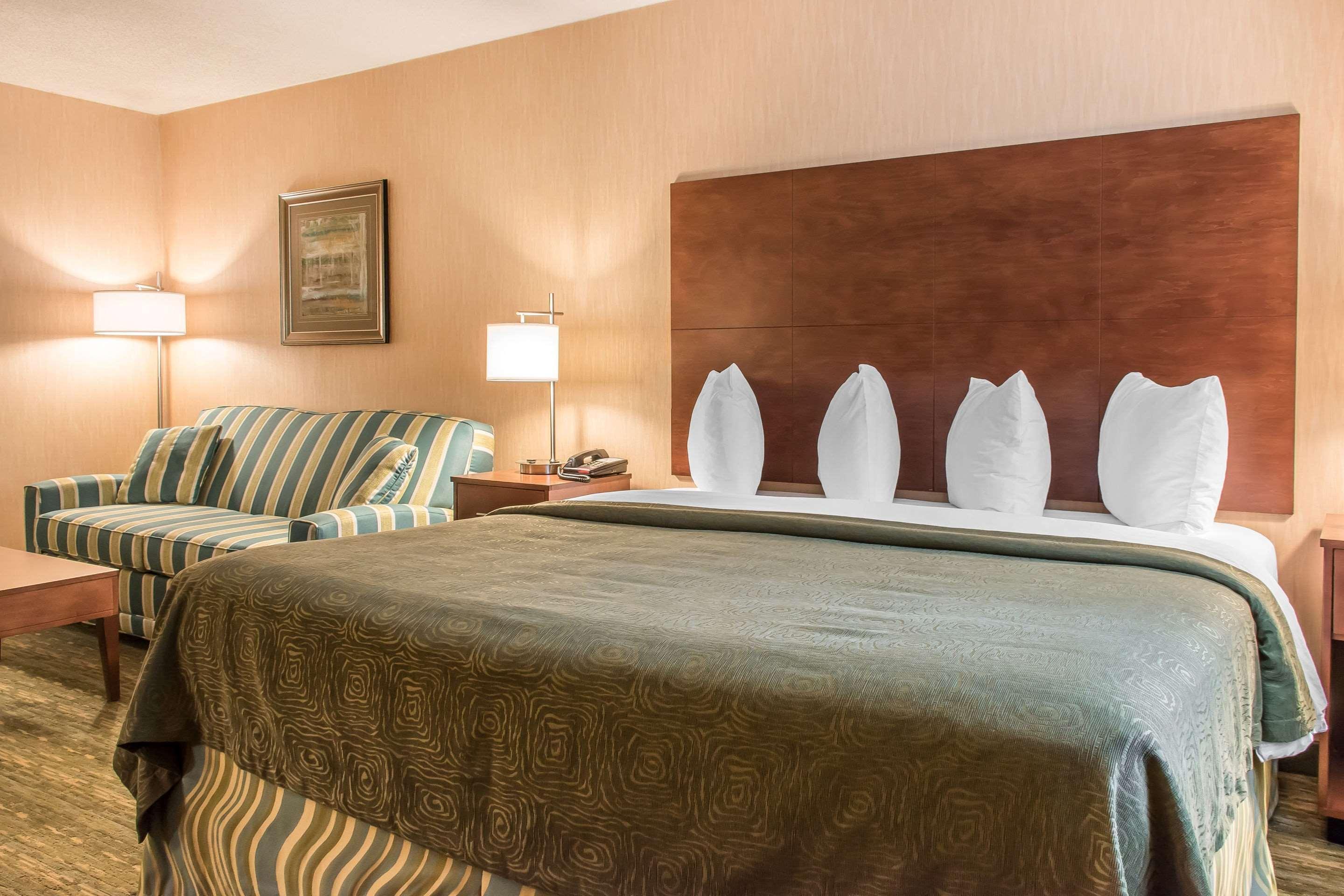 Quality Inn Бедфорд Екстер'єр фото