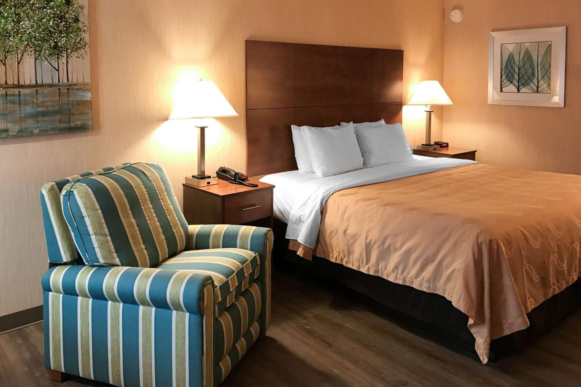 Quality Inn Бедфорд Екстер'єр фото