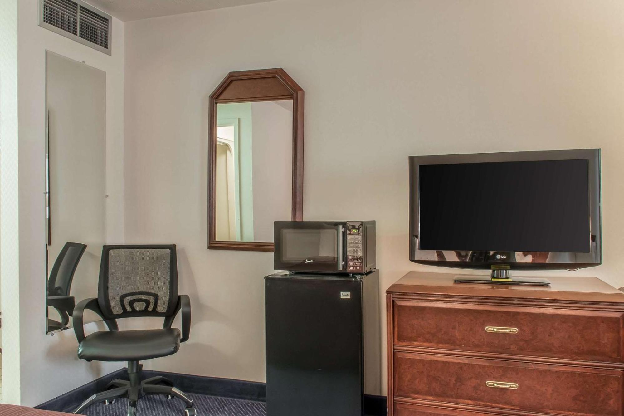 Quality Inn Бедфорд Екстер'єр фото