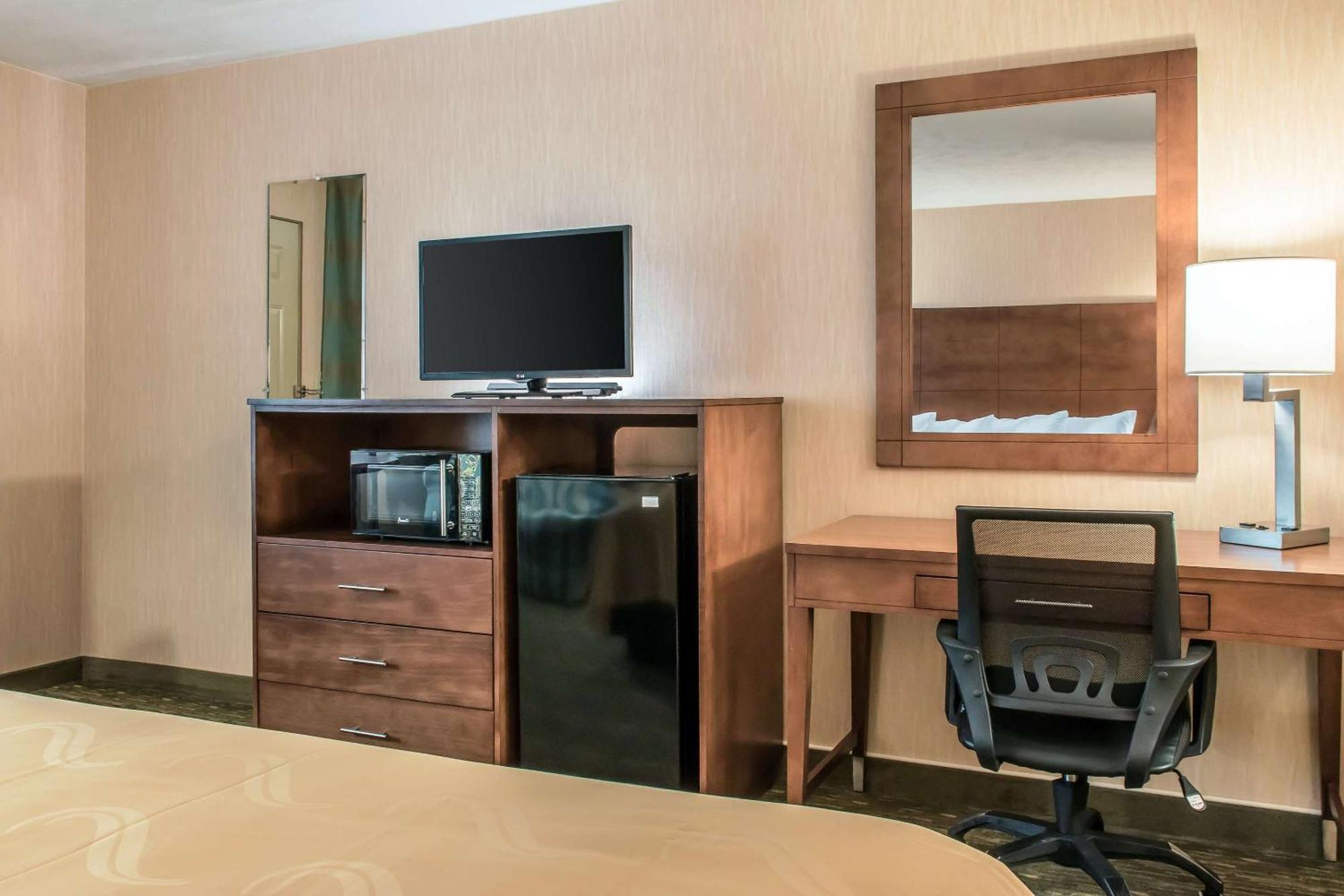 Quality Inn Бедфорд Екстер'єр фото