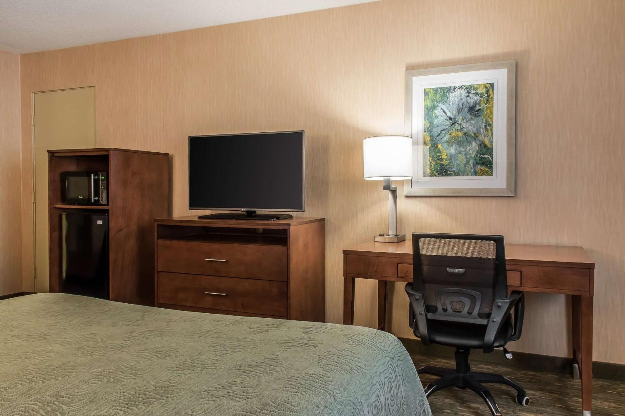 Quality Inn Бедфорд Екстер'єр фото