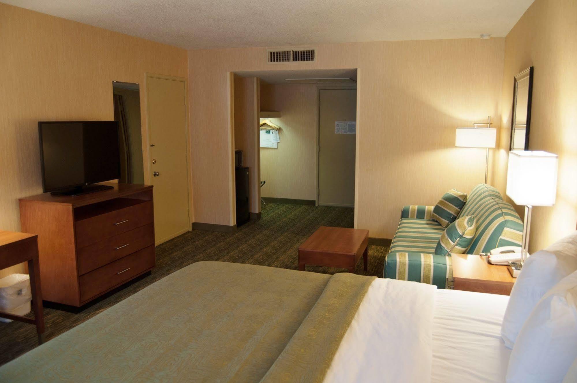 Quality Inn Бедфорд Екстер'єр фото