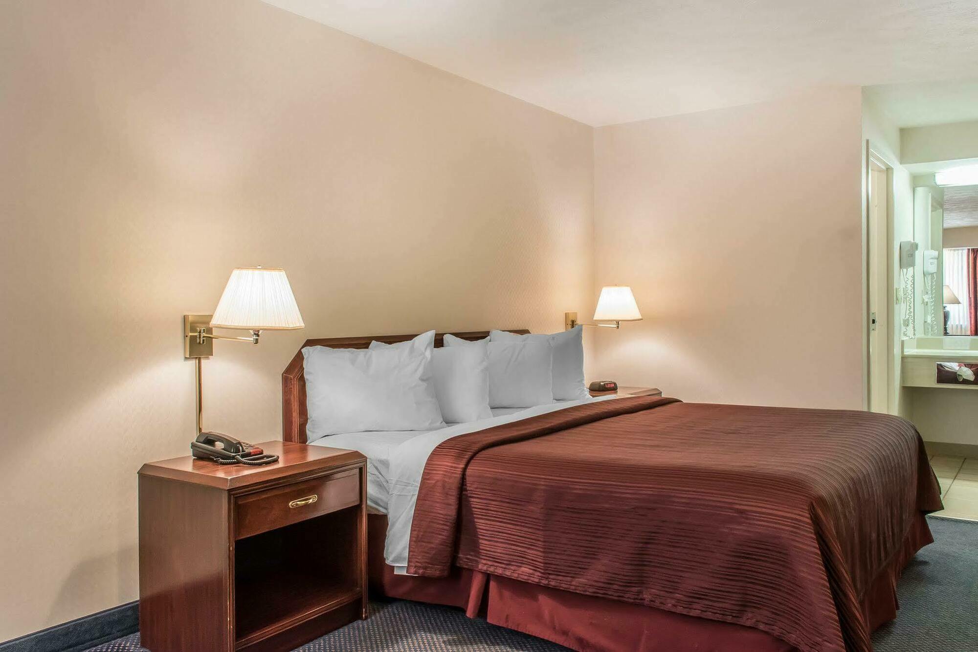 Quality Inn Бедфорд Екстер'єр фото
